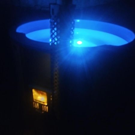 Pleubian Gite Avec Son Bain Nordique Privatif Au Feu De Bois מראה חיצוני תמונה